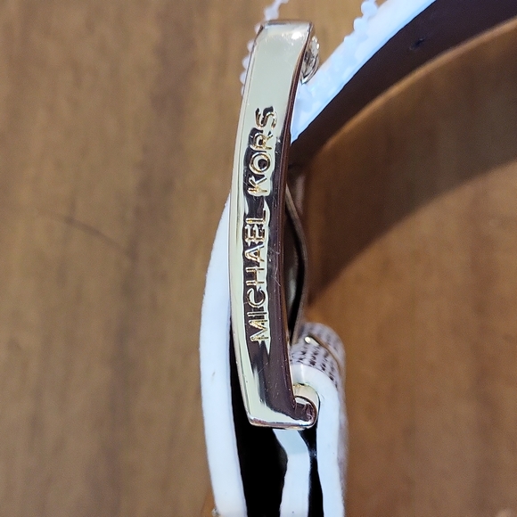 Michael Kors Belt White Synthetic Leather Patterned Gold Tone Buckle Size Medium - Picture 3 of 10